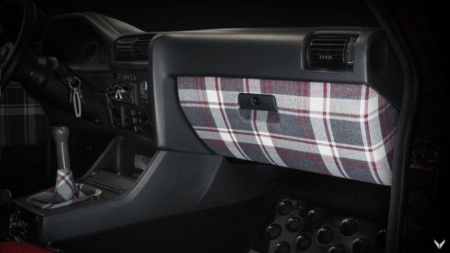 Детали интерьера BMW M3 by Vilner (E30) 2018 года  (фото 12 из 25)
